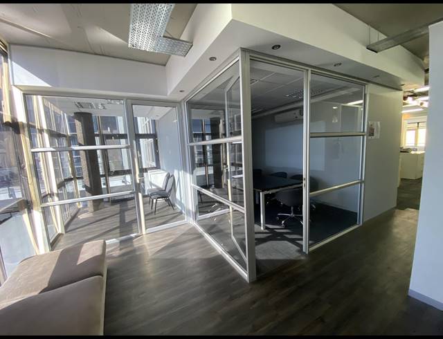 122M² OFFICE TO LET IN WOODSTOCK